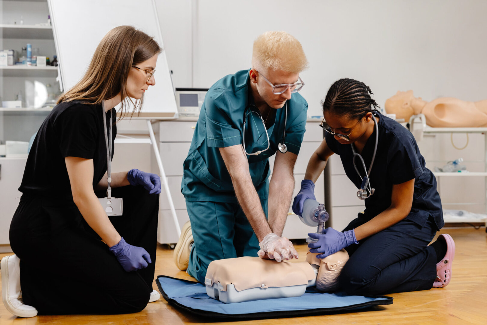 Doctors practicing cardiopulmonary resuscitation during medical training